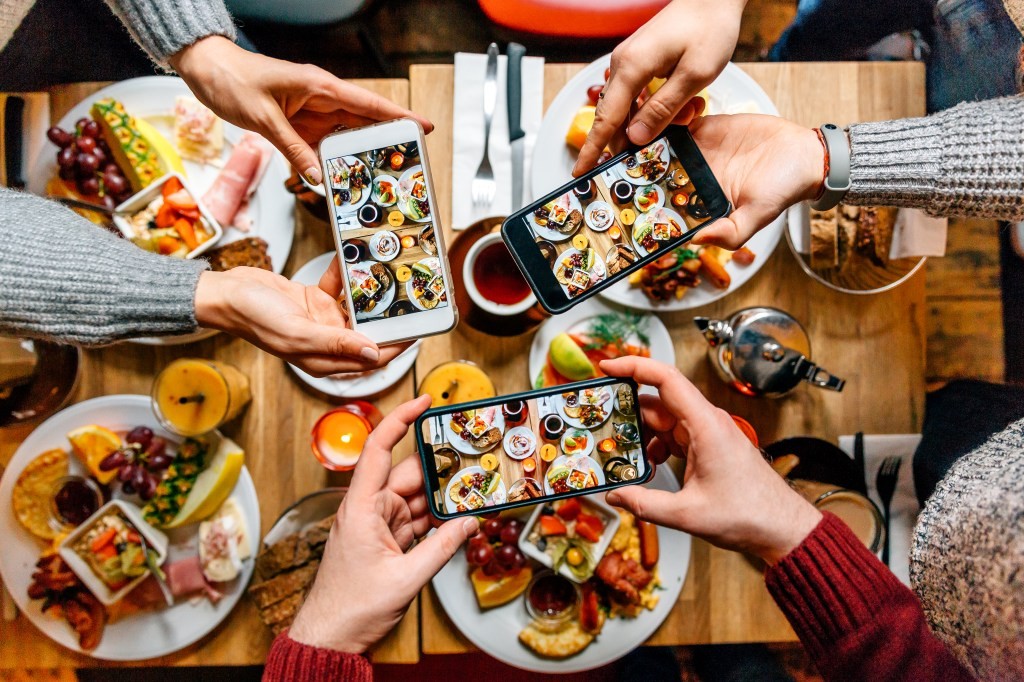 Guaranteed Restaurant Reservations: Access Bets and High Demand