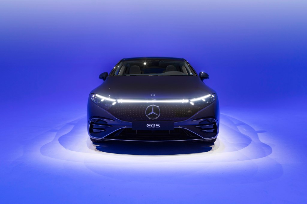 2022 Mercedes-Benz EQS Tech Review: Features & Innovations
