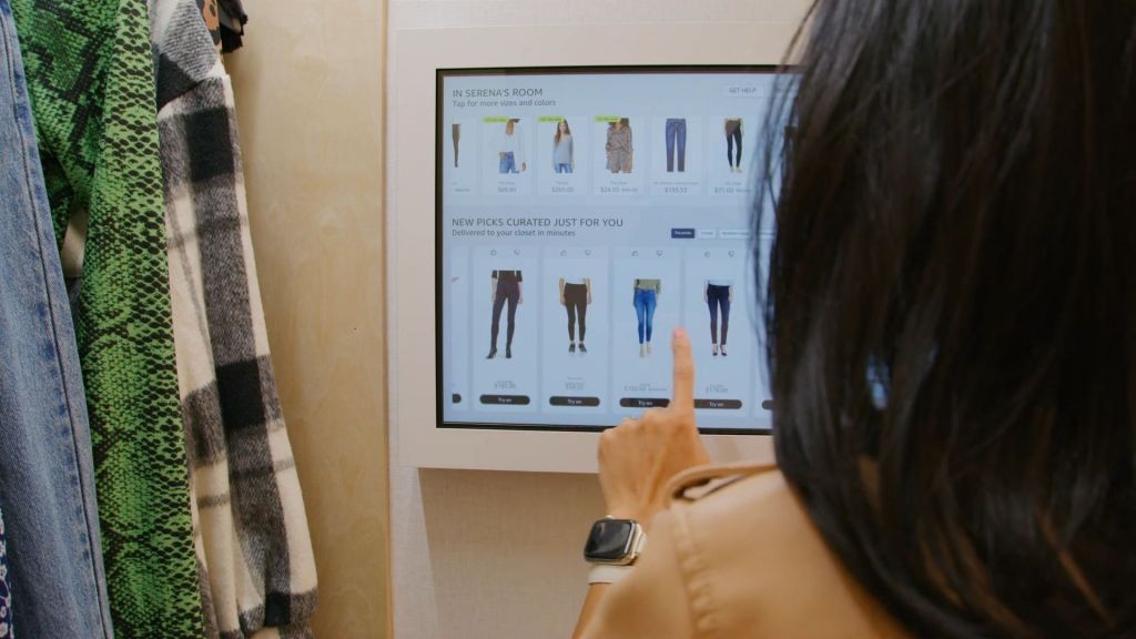 Amazon Opens First Physical Clothing Store