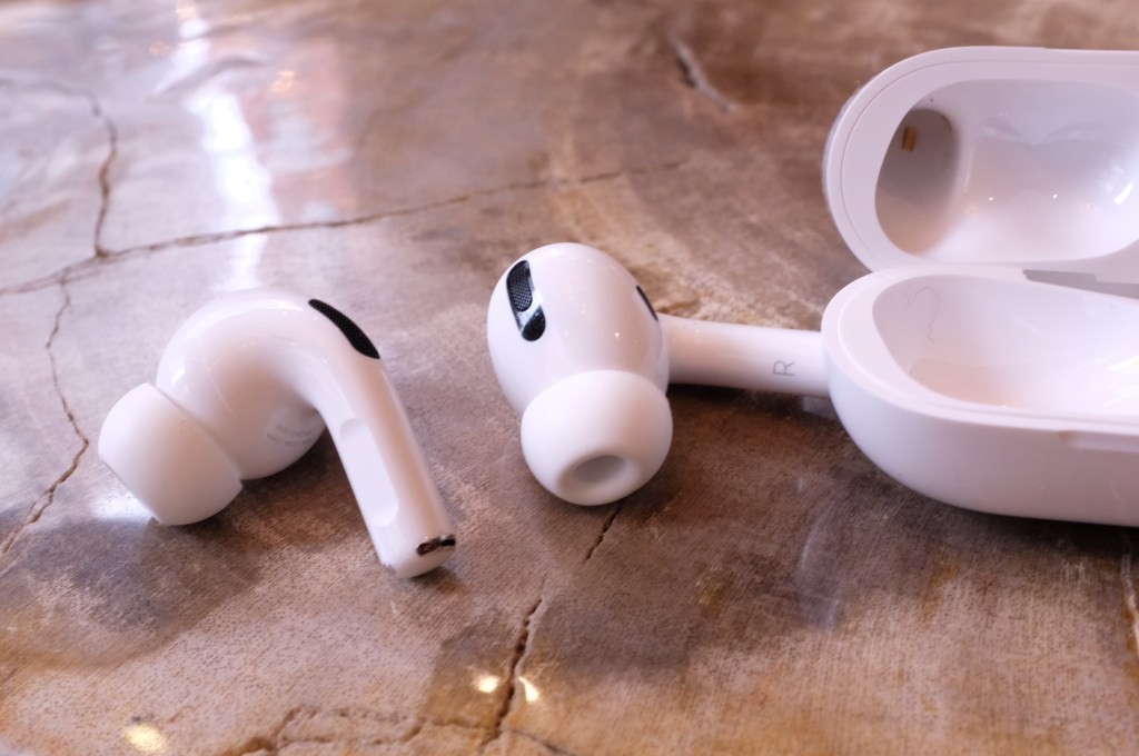 Apple AirPods Pro Issues: Replacement Program for Crackling Sounds