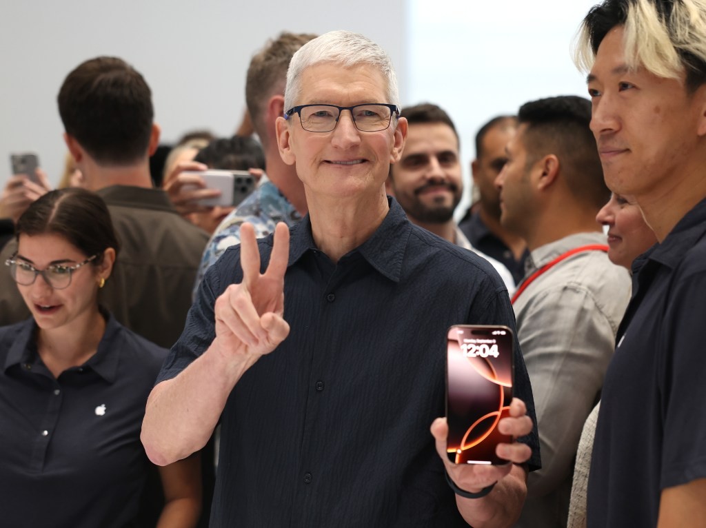 Apple CEO Praises DeepSeek's Innovation and Efficiency