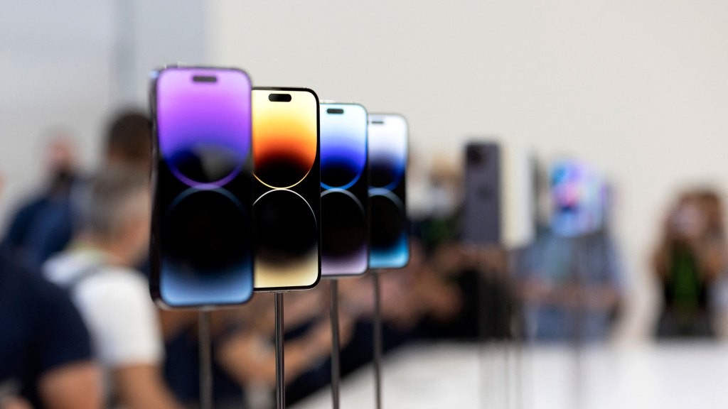 iPhone SE 3 & Powerbeats Pro 2: Apple Event Rumors - February 11