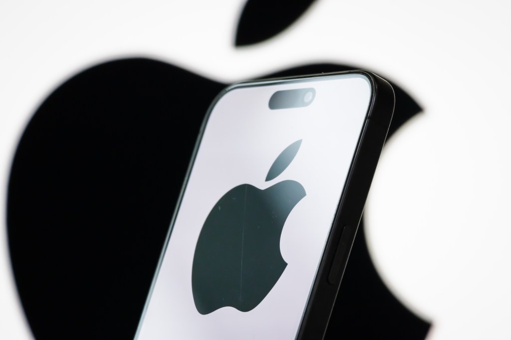 Curved Glass iPhone 15? Apple Rumored to Redesign for 20th Anniversary