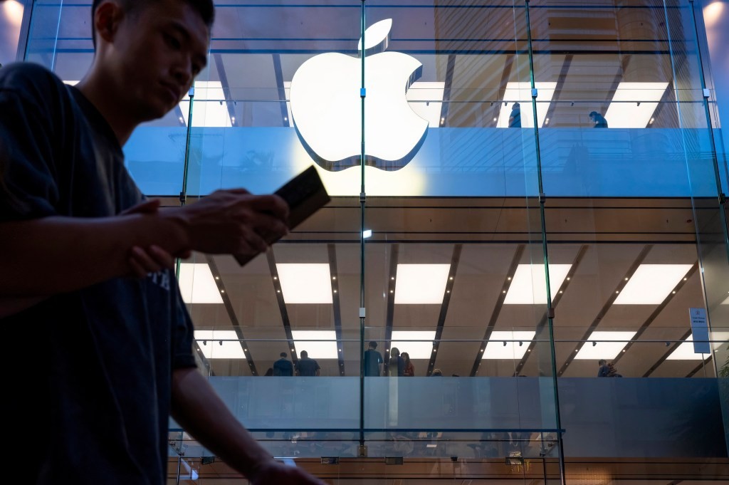 Apple Warns of Spyware Attacks Targeting Global Users