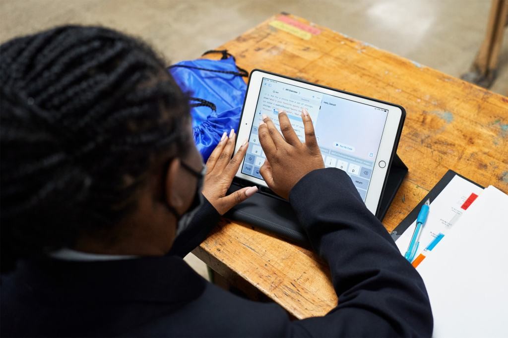 Apple and Boys & Girls Clubs of America Launch Coding Program