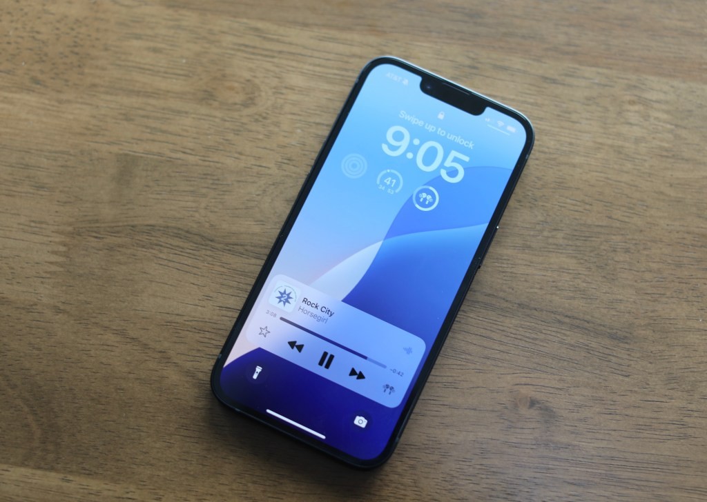 Apple Satellite iPhone: New Features & Connectivity