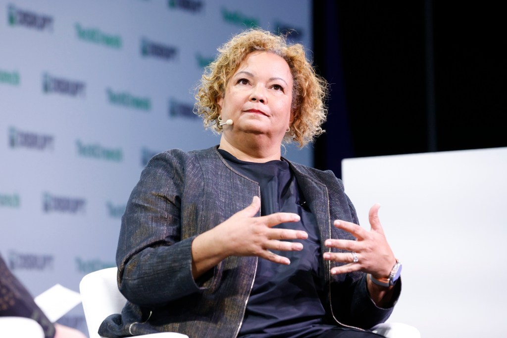 Apple Executive Departures: General Counsel and Policy Head Leave