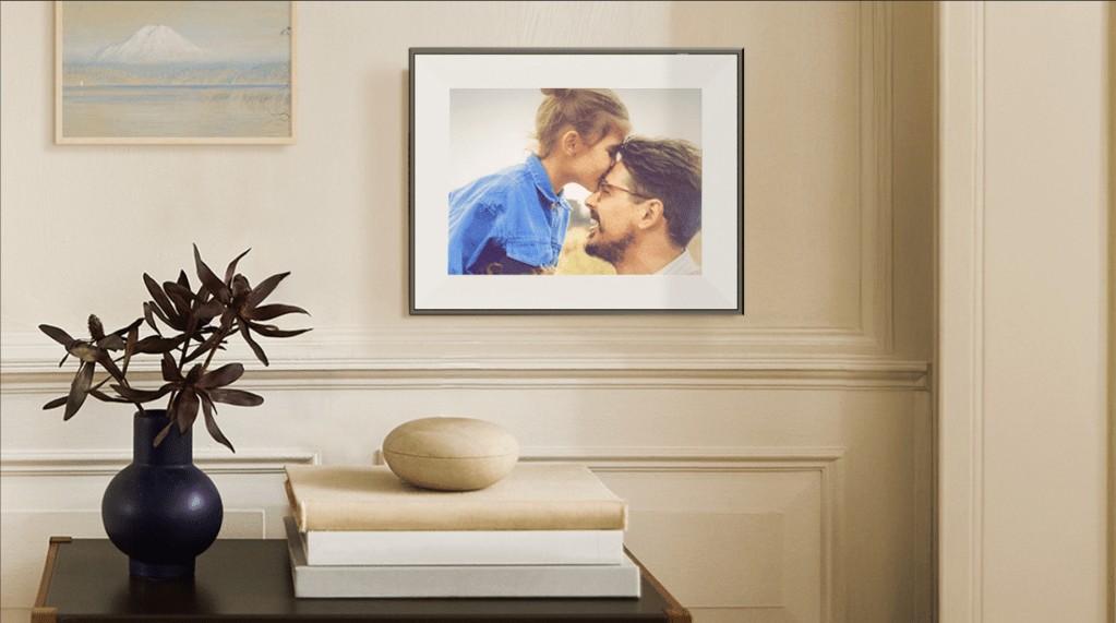 Aura E-Ink Digital Photo Frame - Cordless & Affordable