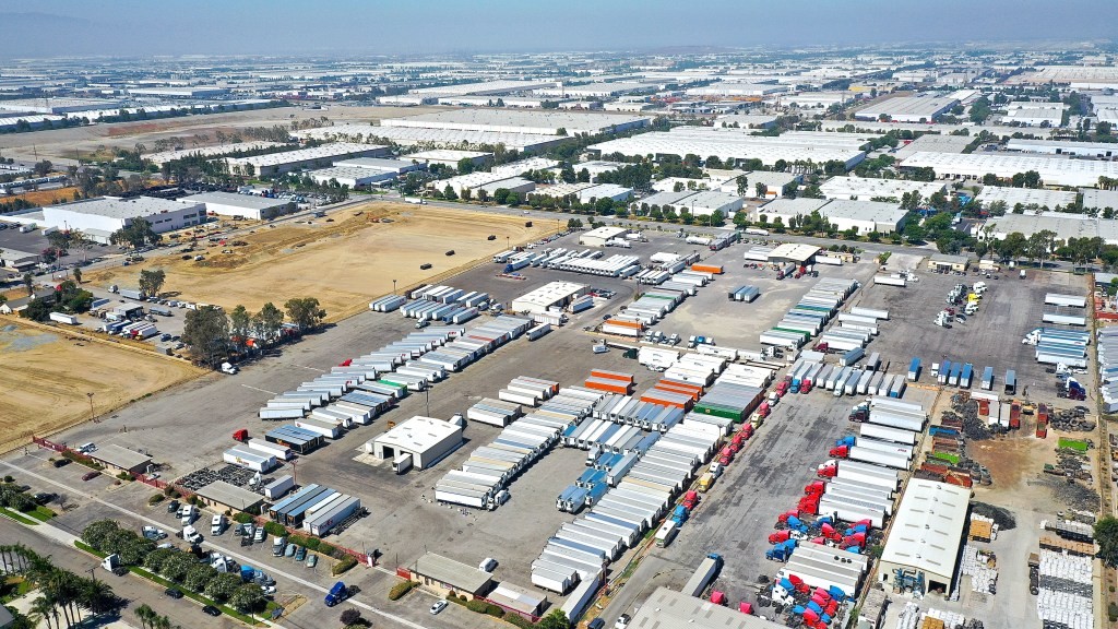 Baton Raises $10.5M for Trucker Drop Zones | Freight Hand-off
