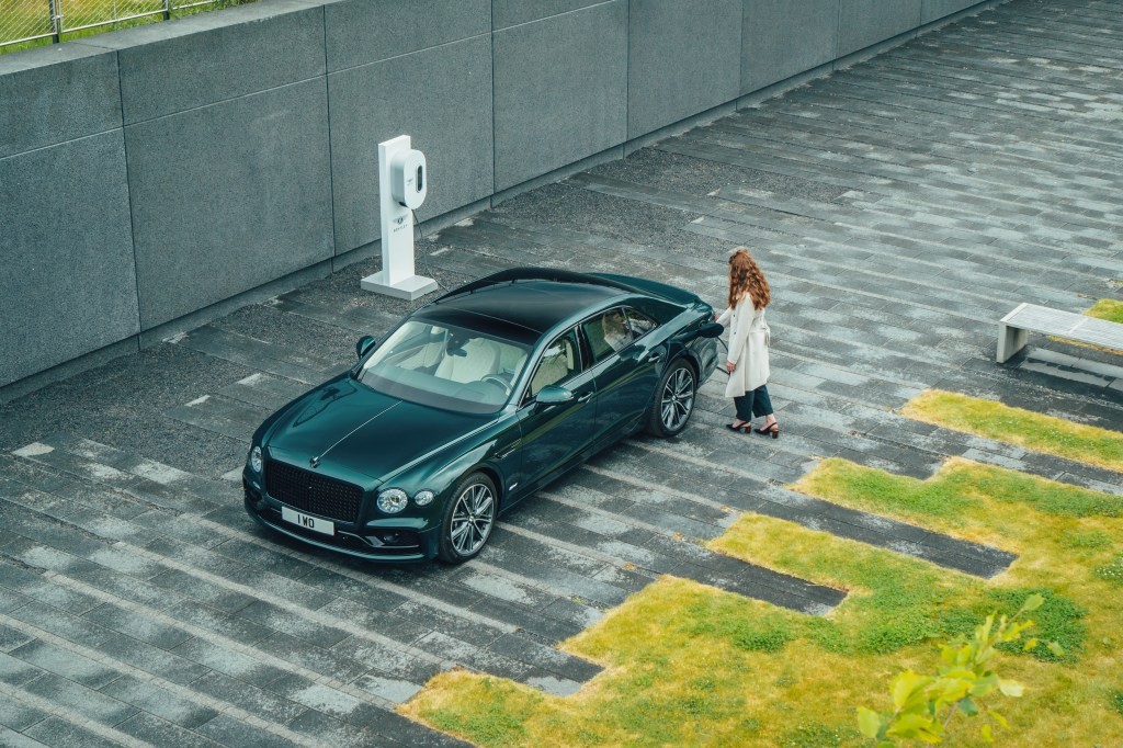 Bentley Flying Spur Hybrid Revealed - Luxury & Electric