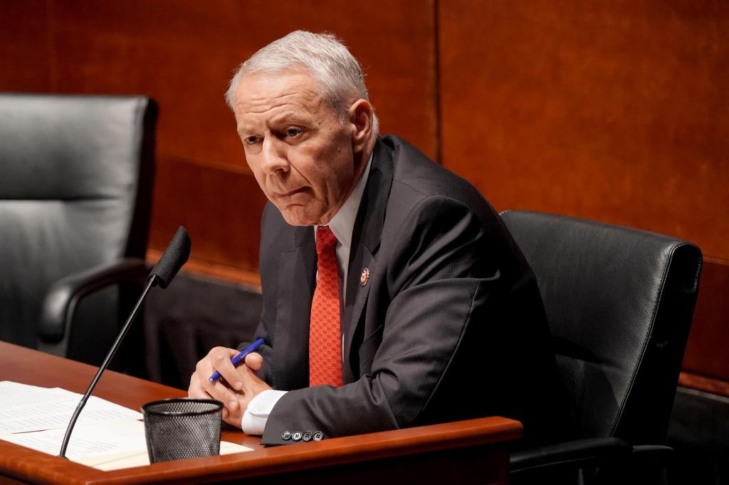 Bipartisan Bill Aims to Regulate Recommendation Algorithms