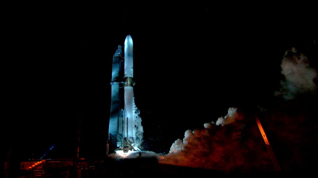 Blue Origin's Glenn Launch: Challenging SpaceX?