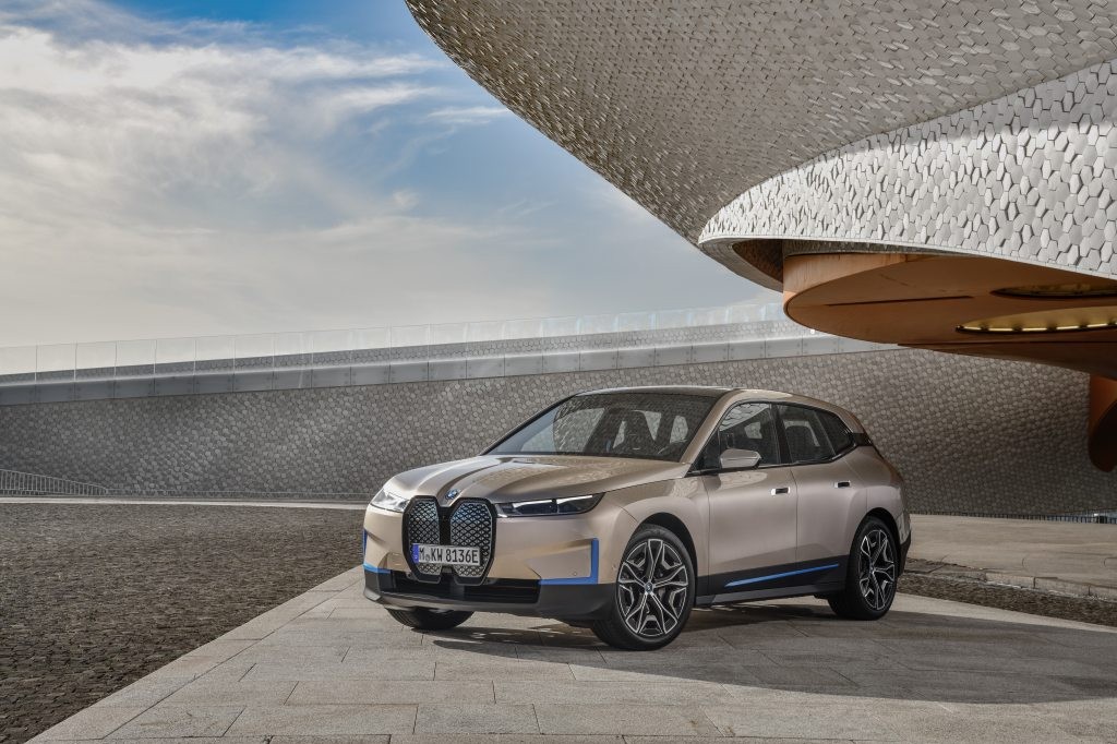 BMW iX: Next-Gen Electric Flagship Announced