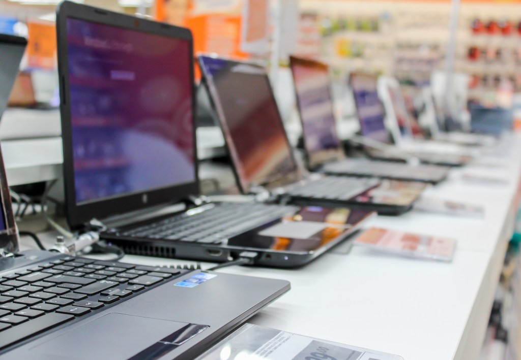 US PC Sales Surge 17% YoY - Canalys Report