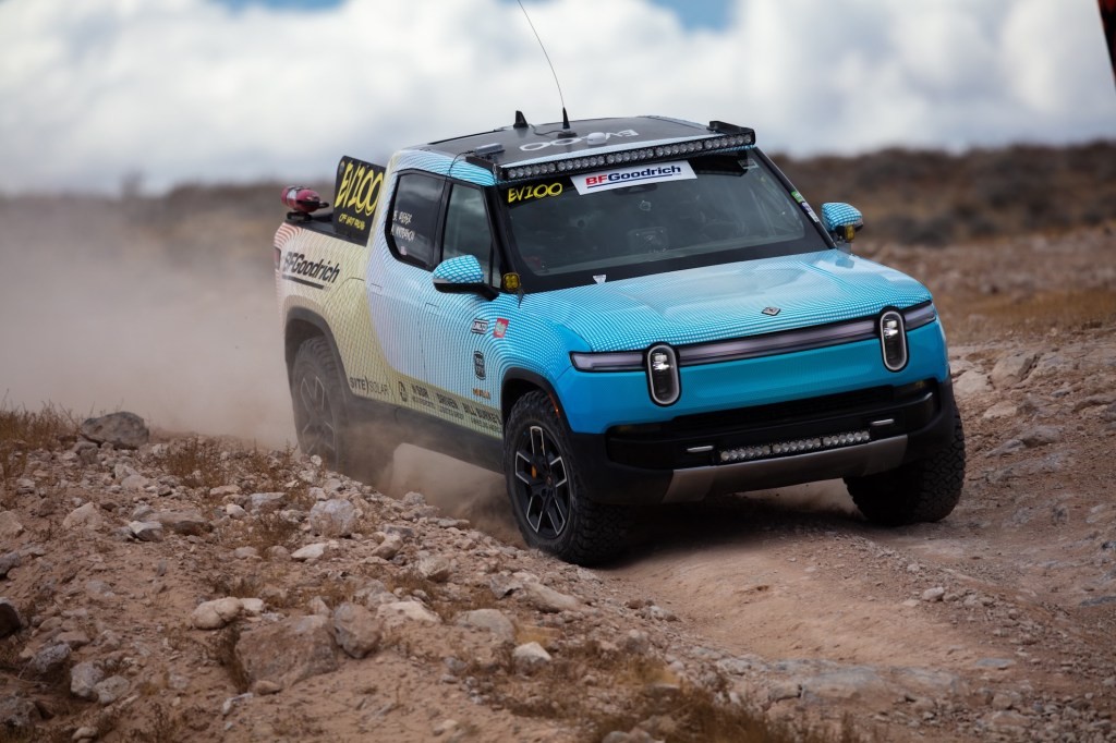 Chevy Silverado EV vs. Rivian R1T: Mint 400 Race