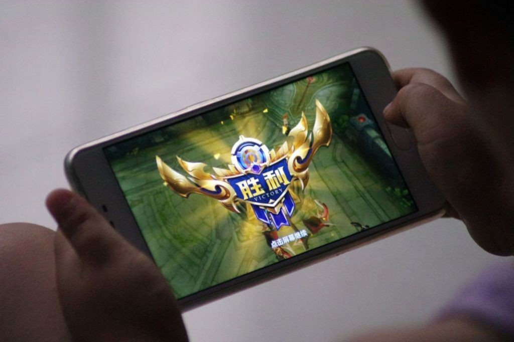 China Limits Kids' Gaming: 3 Hours a Week Rule