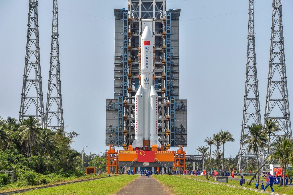 China vs Starlink: The Race for Orbital Internet Dominance