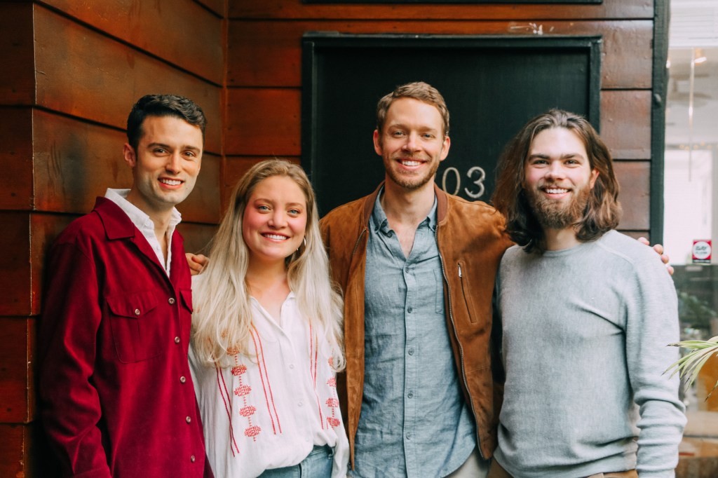 Curtsy Raises $11M Series A to Revolutionize Resale for Gen Z