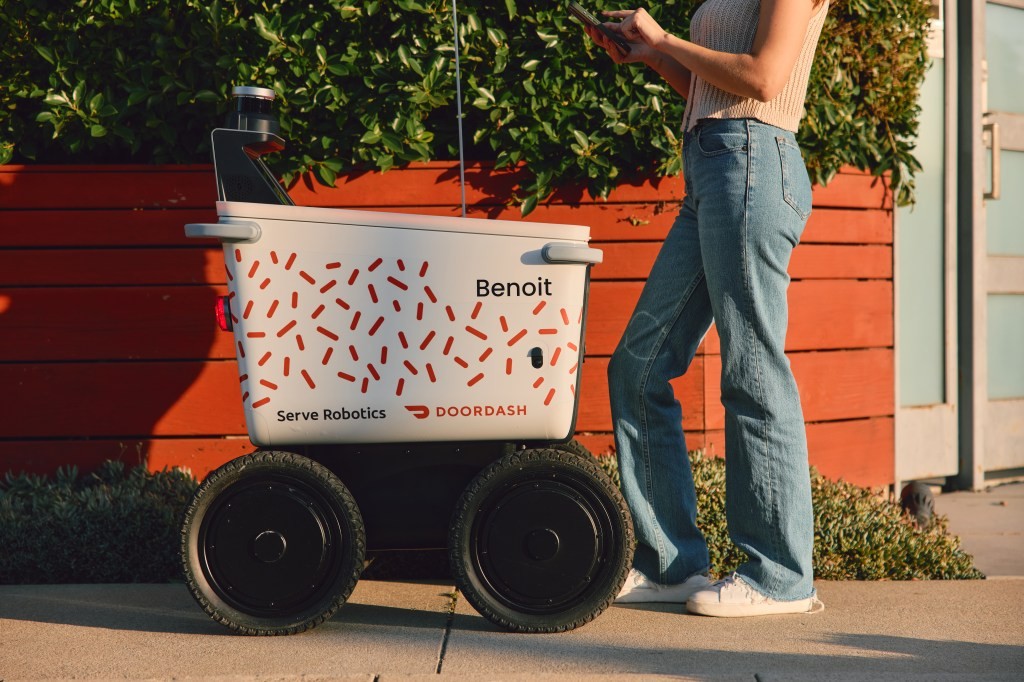 DoorDash Partners with Serve Robotics for LA Deliveries