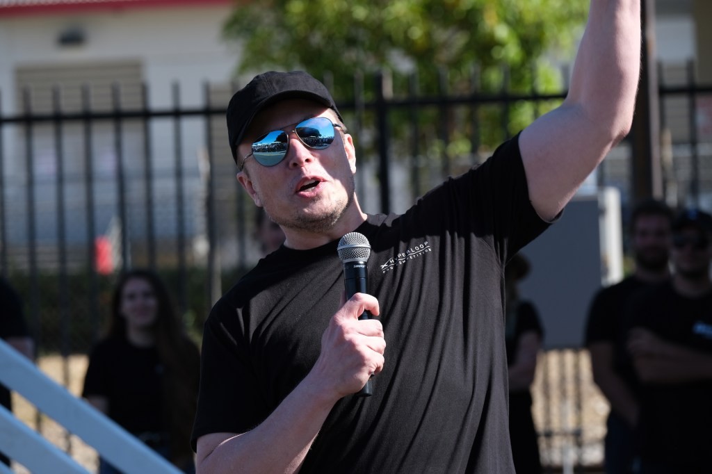 Elon Musk Says Apple Passed on Buying Tesla - Details