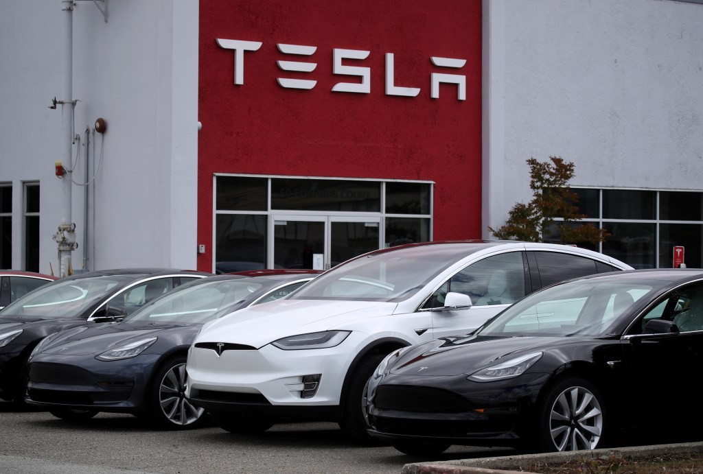 EV Makers Oppose Delay of Automotive Emissions Penalties