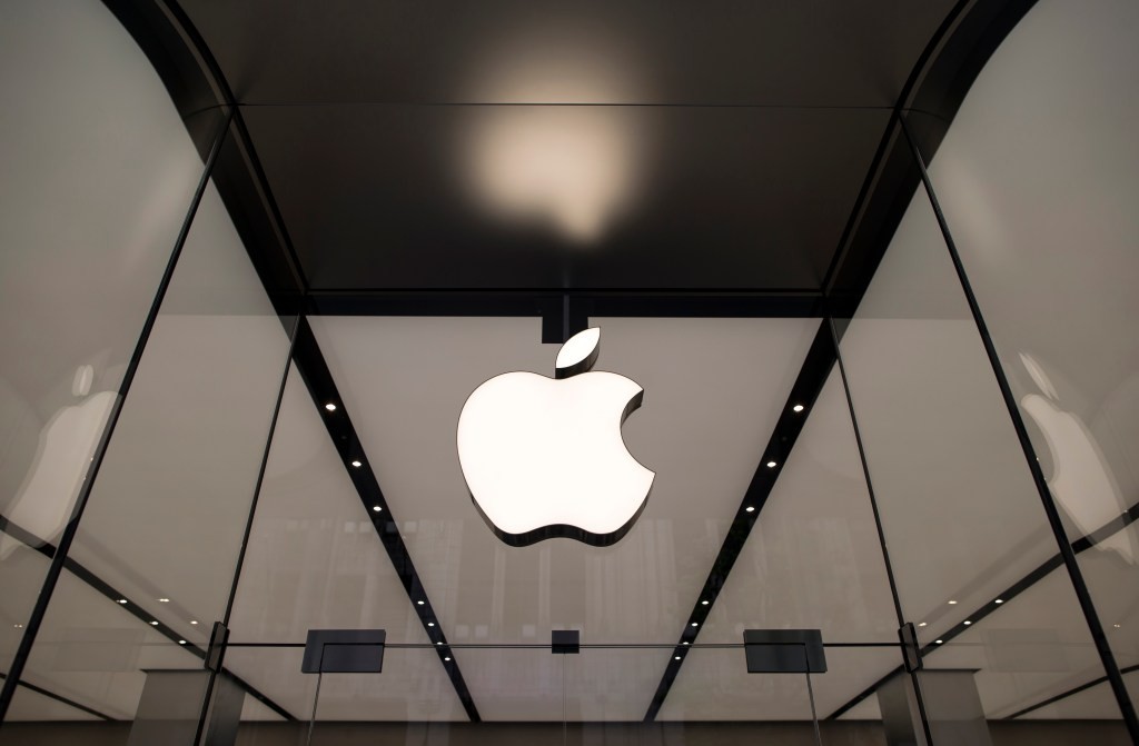 Ex-Apple Engineer Apology & Vision Pro Leak Dismissal