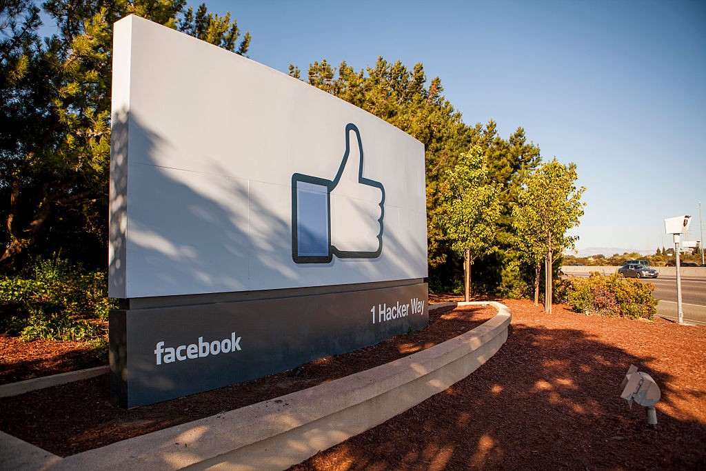 Facebook Mandates Employee COVID-19 Vaccination for Return to Office
