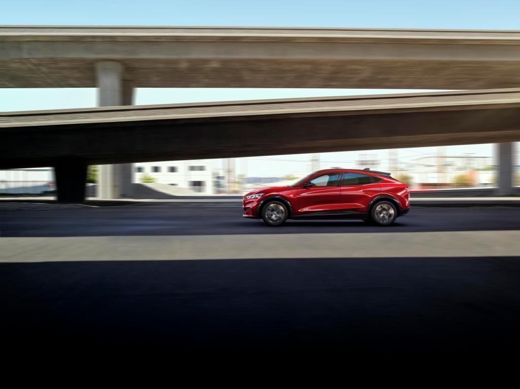 Ford Invests in Battery Technology: New Lab for Lithium-Ion & Solid-State Development