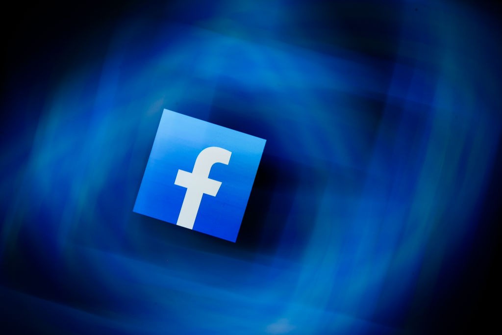 German Government Facebook Pages: Removal Urged