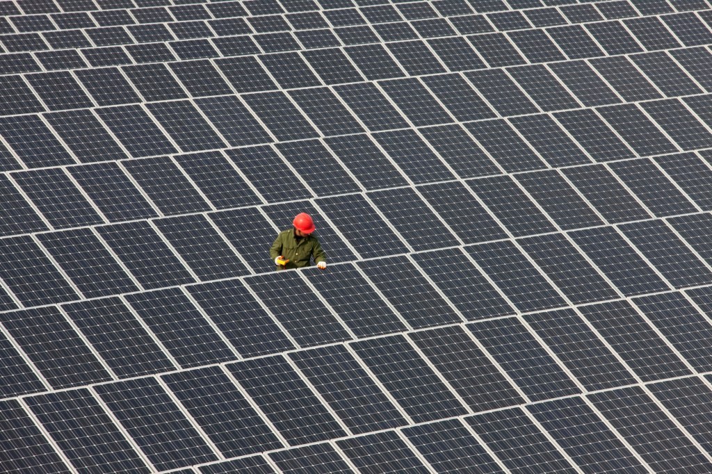 Google Solar Deal: Powering Data Centers with Renewable Energy