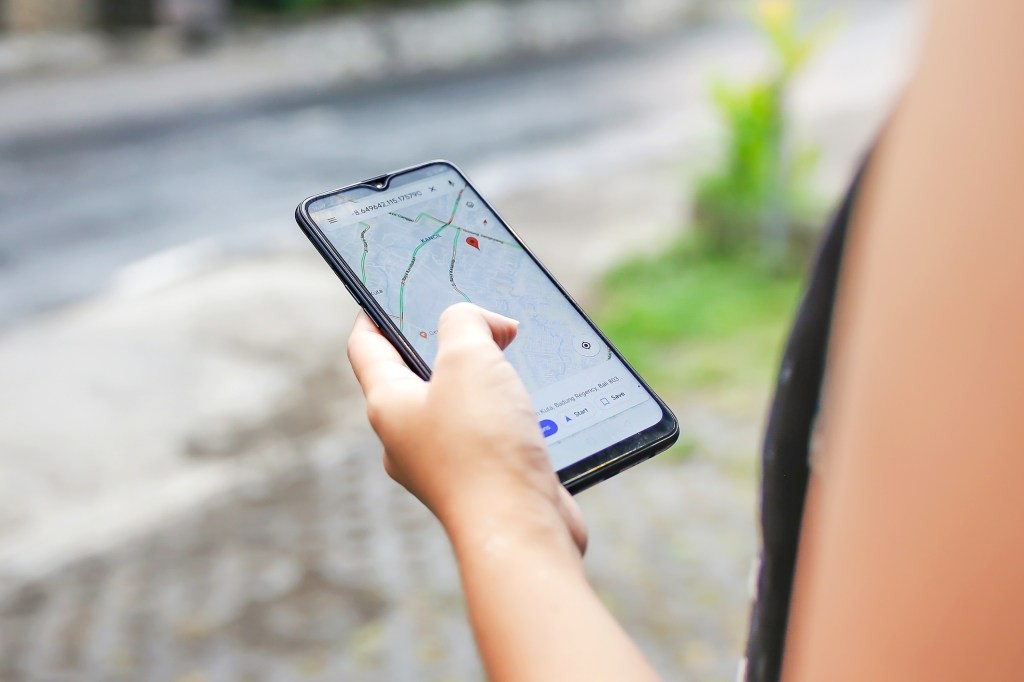 Google Maps iOS Update: Live Location Sharing & More