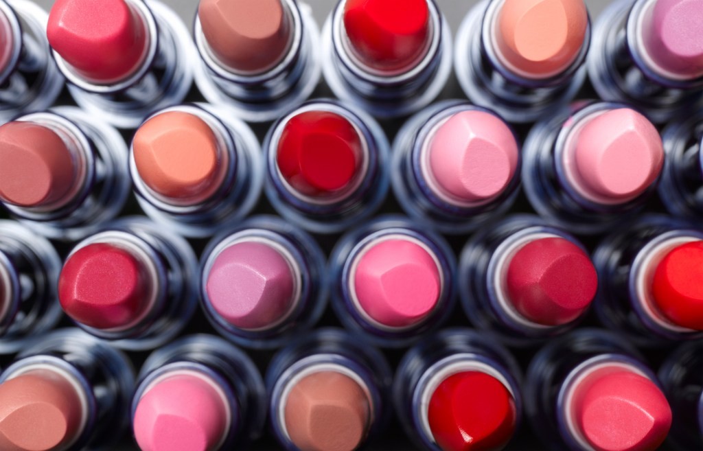 Try On Makeup Virtually with Google AR & Shop Influencer Videos