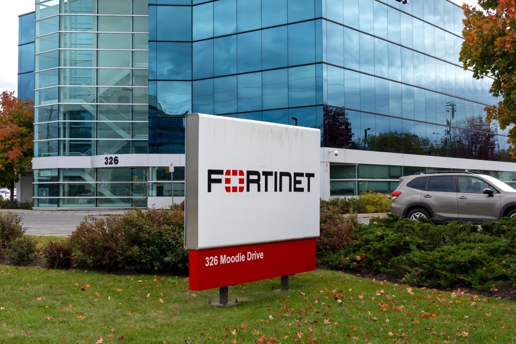 Fortinet Firewall Bug Exploited: Company Networks at Risk