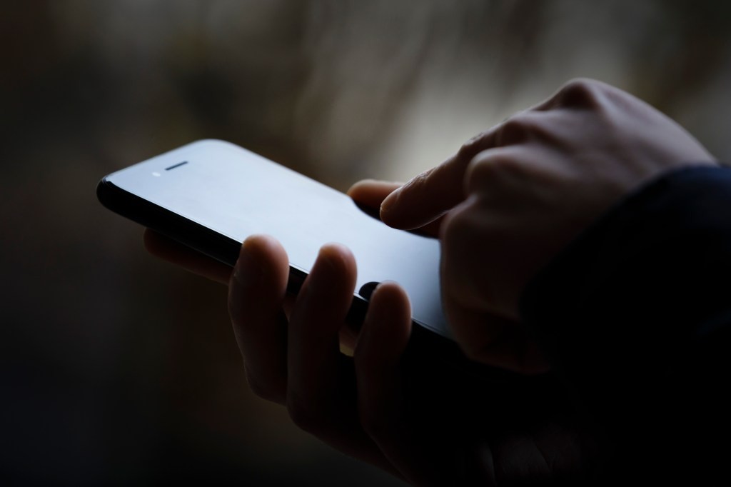 Signal Clone Hacked: Password & Data Theft Risk