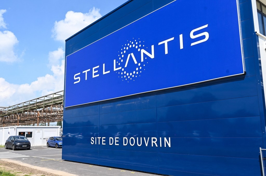 Stellantis Software Revenue: $22.5B Annual Plan