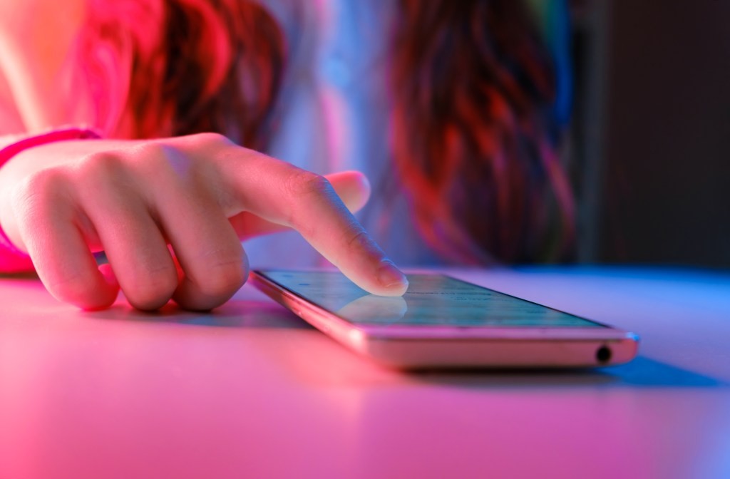 Stop Autoplay: How to Disable Autoplaying Videos on Social Media