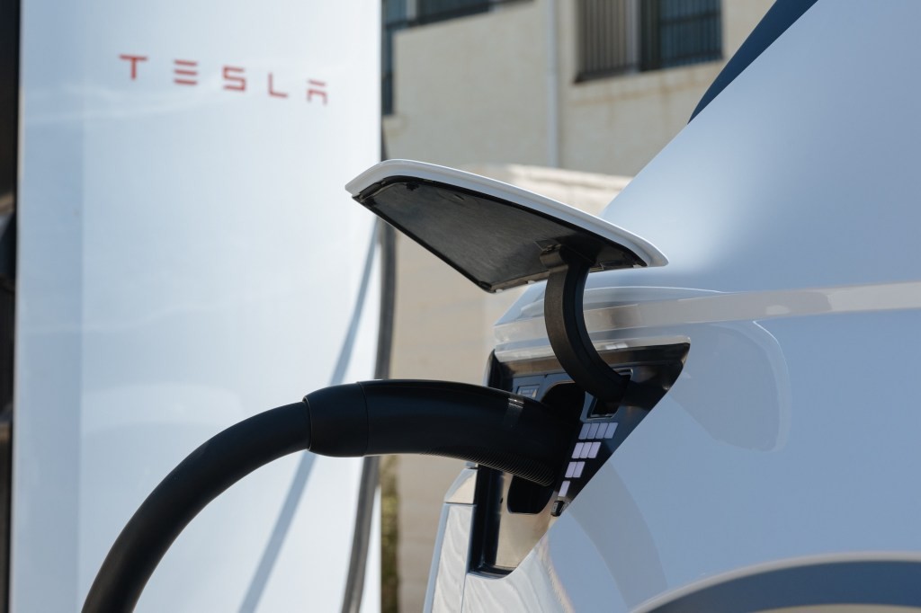 Hyundai Tesla Charging Port: Issues and Shortcomings