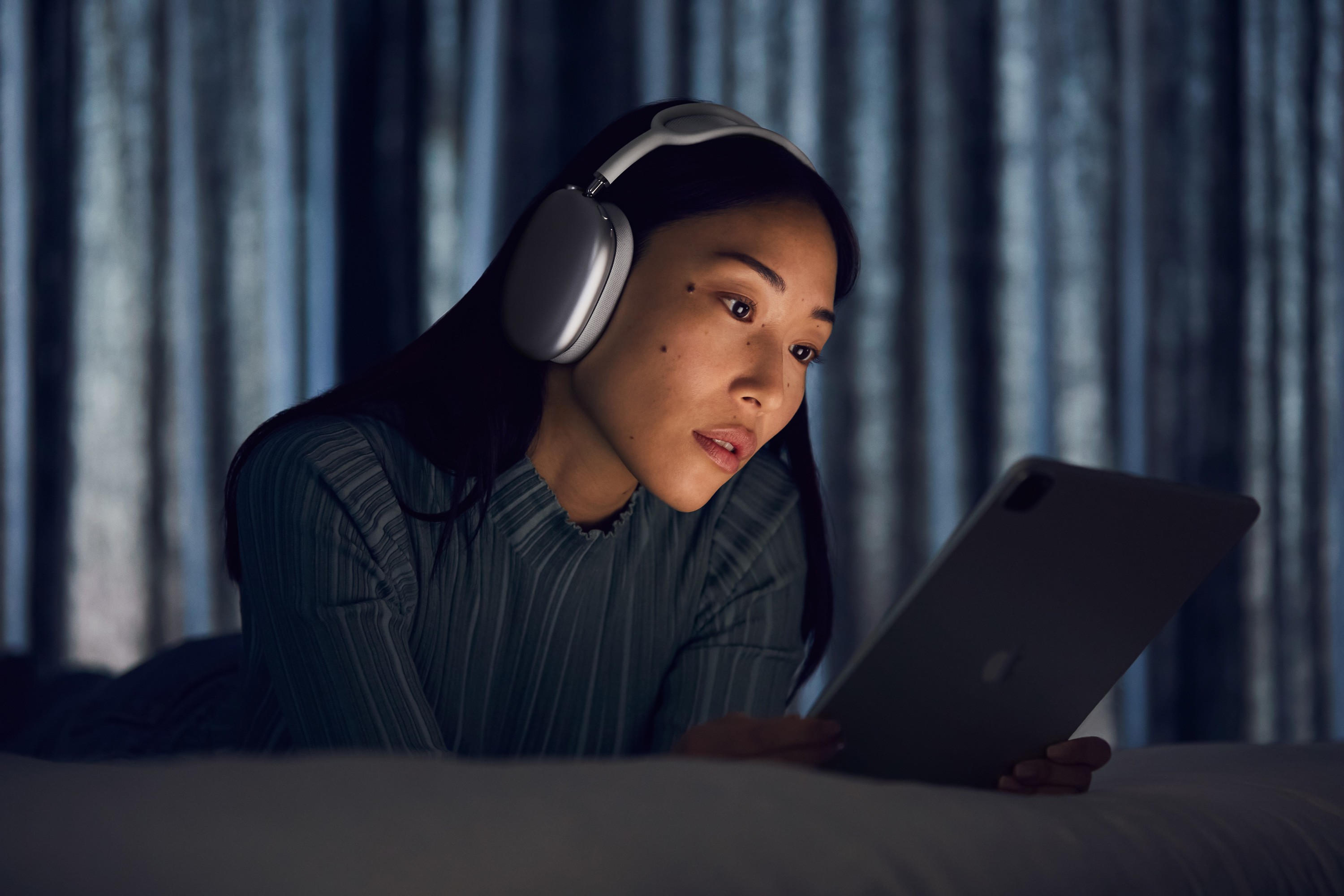 apple announces $549 over-ear headphones, the airpods max