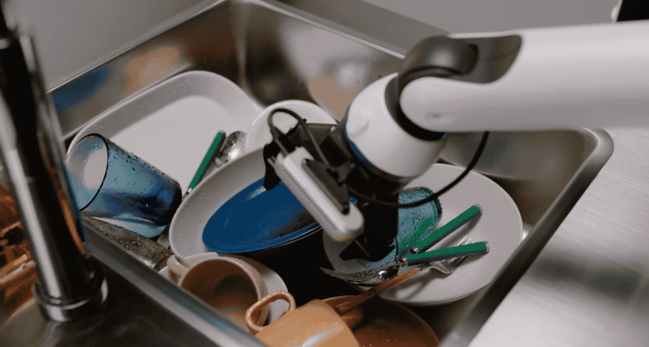 at least one of samsung’s new robots is definitely coming out (hint: it’s the vacuum)