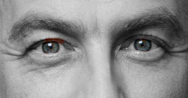 beginner-photoshop-black-and-white-and-red-photo-effect-in-ten-seconds-20.jpg