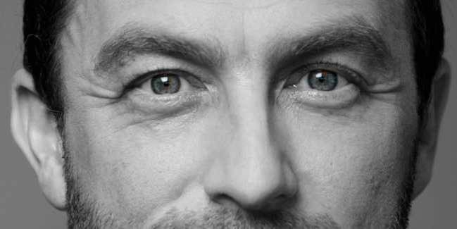beginner-photoshop-black-and-white-and-red-photo-effect-in-ten-seconds-24.jpg