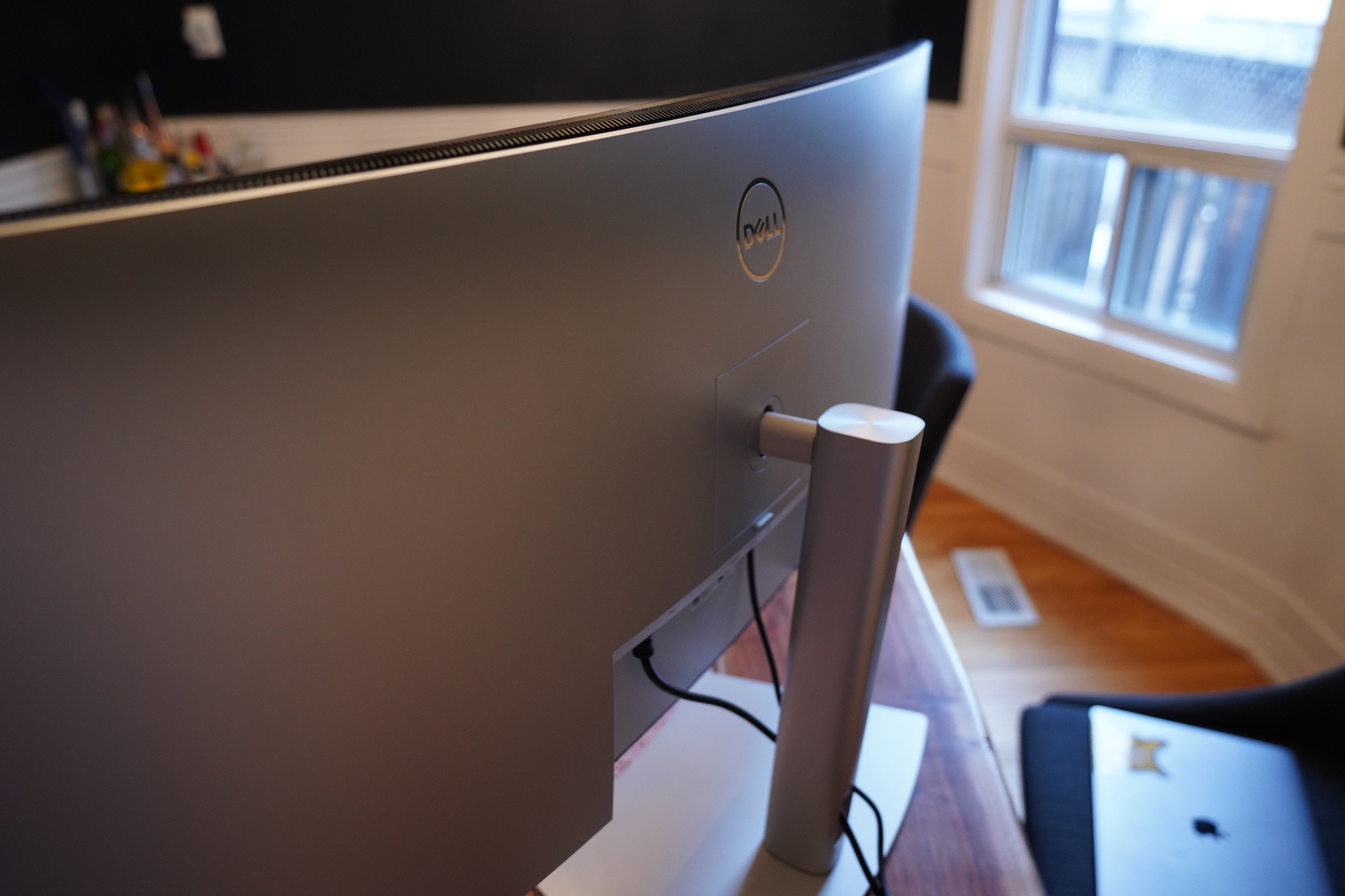 dell’s 40-inch curved monitor is perfect for a home office command center