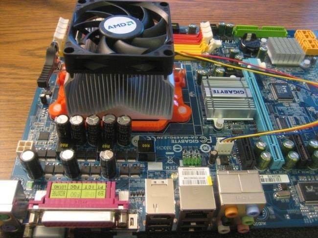 dont-be-intimidated-building-your-own-computer-is-easier-than-youd-think-2.jpg