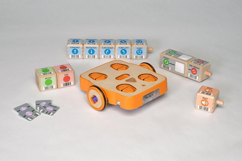 gift guide: 20+ stem toy gift ideas for aspiring young builders