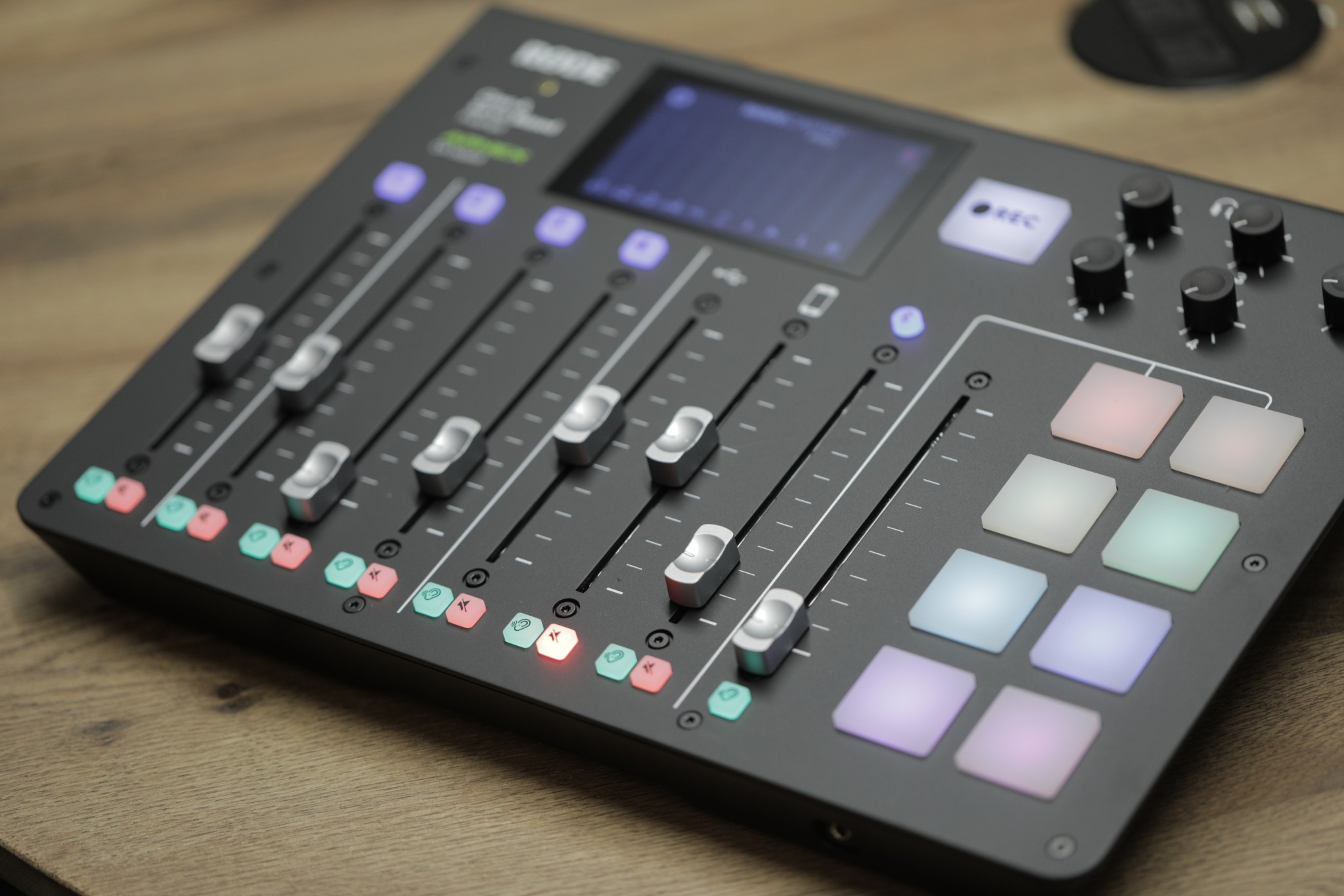gift guide: 7 perfect gifts for podcasters and streamers