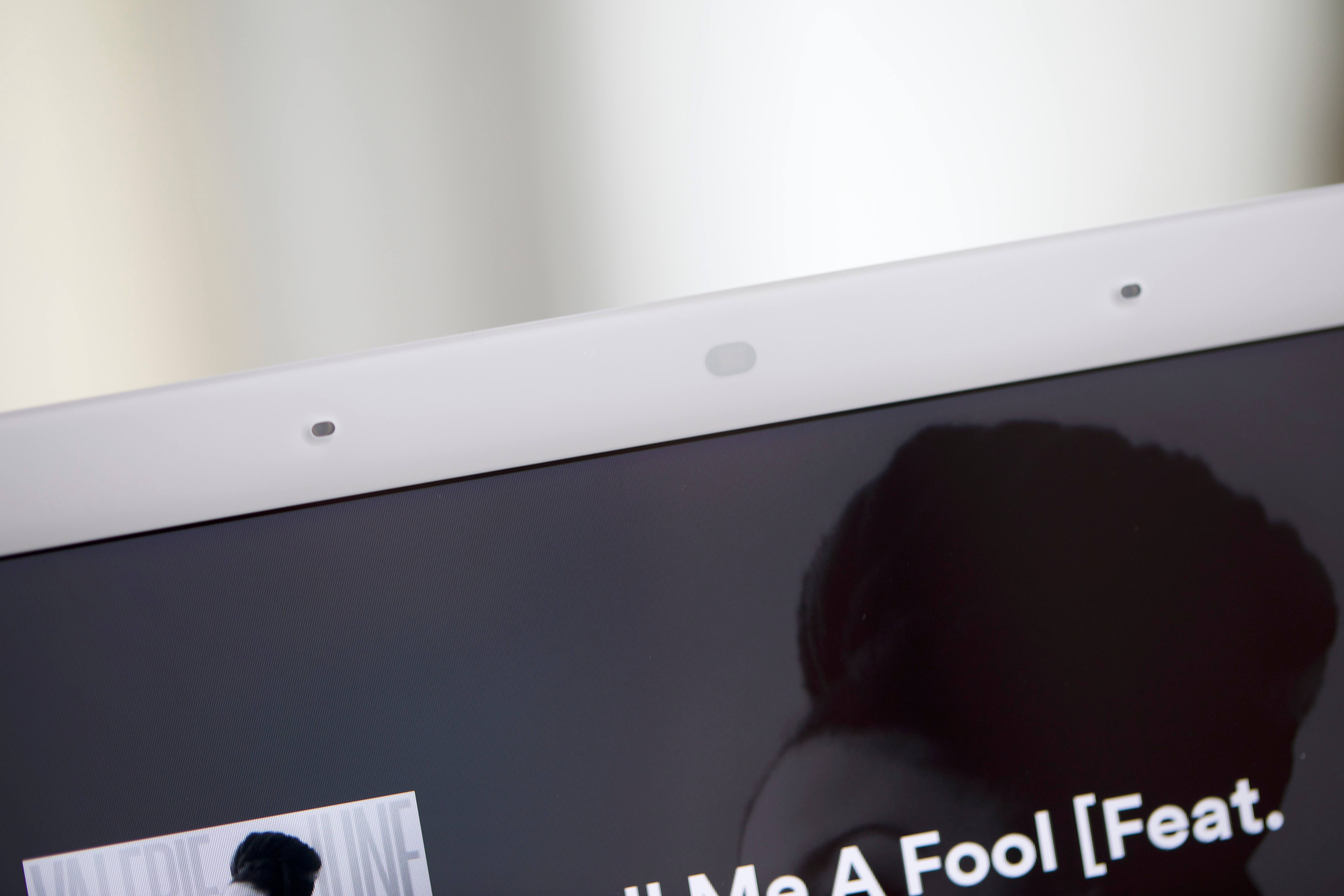 google nest hub 2 review: the solid smart screen adds sleep tracking