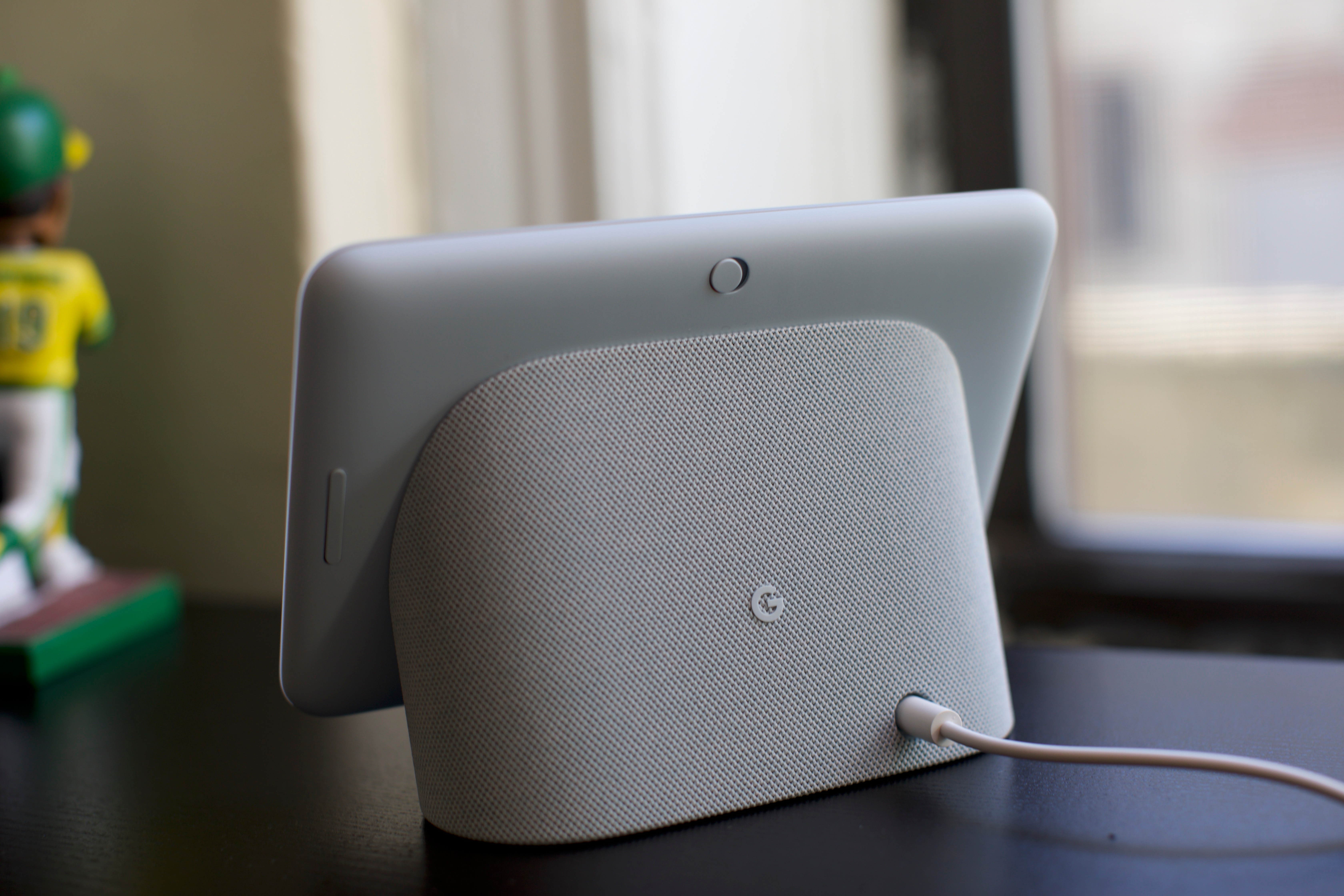 google nest hub 2 review: the solid smart screen adds sleep tracking