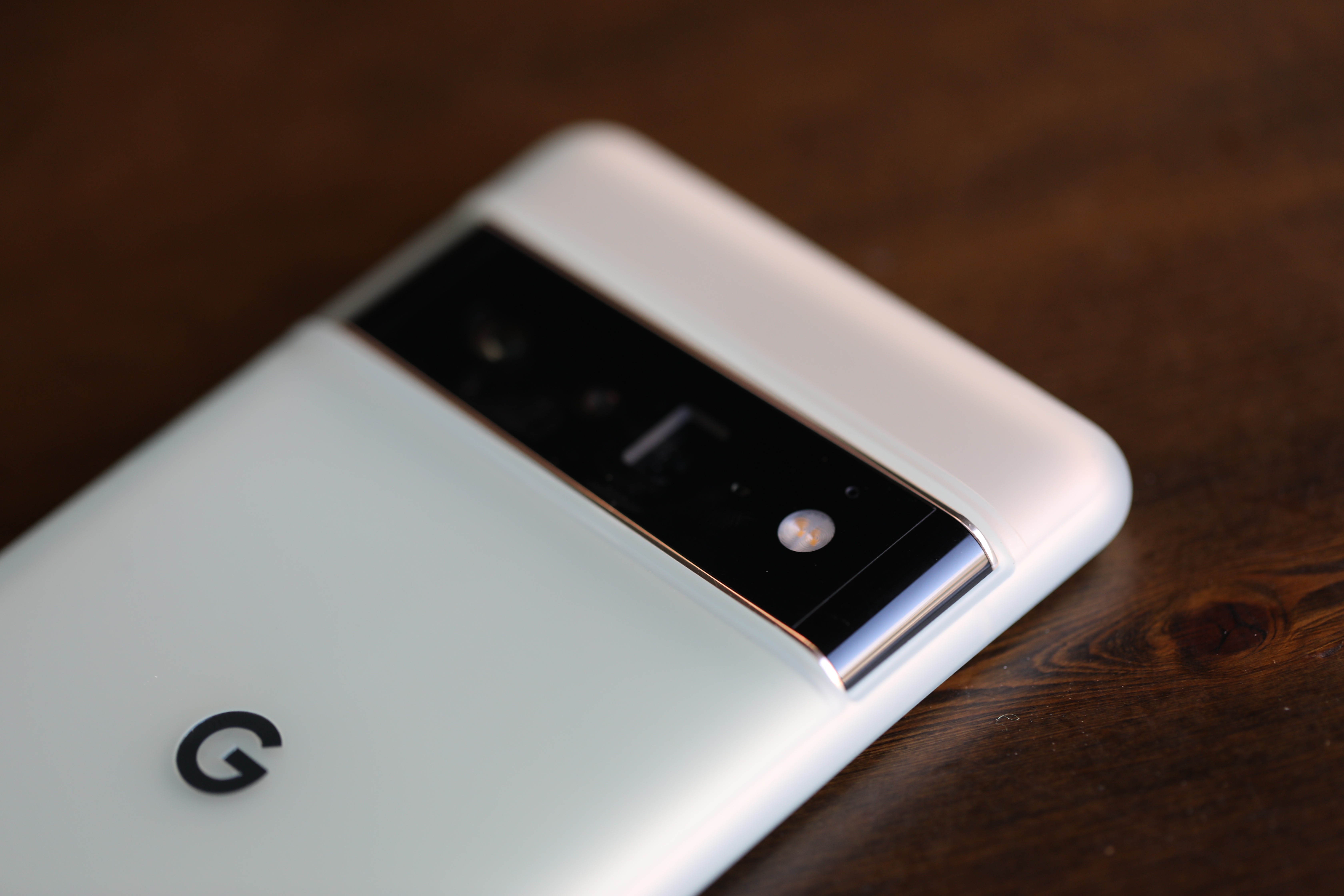 google revamps its smartphone line with the pixel 6