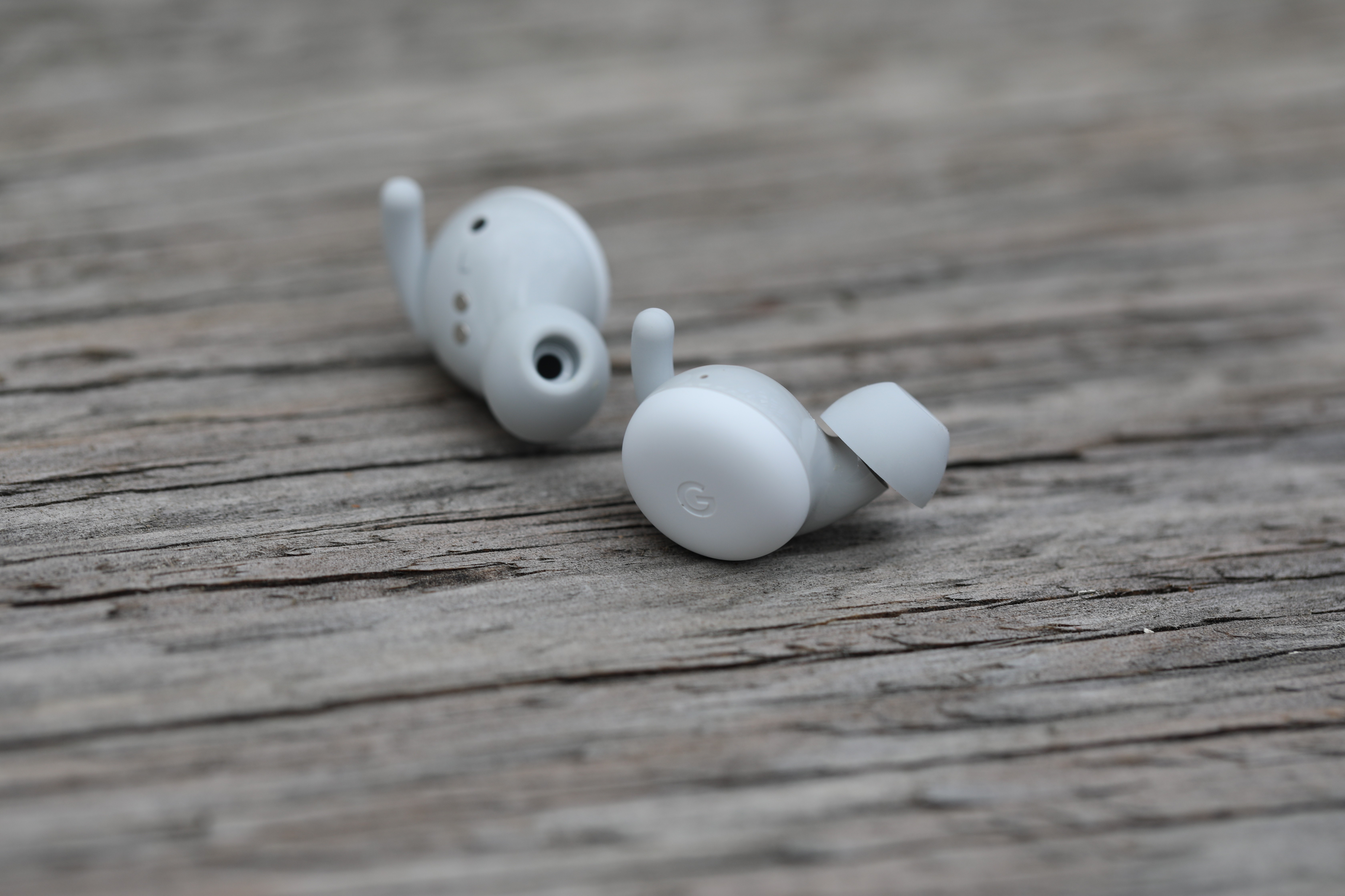 google’s pixel buds a series are an exercise in earbud cost cutting