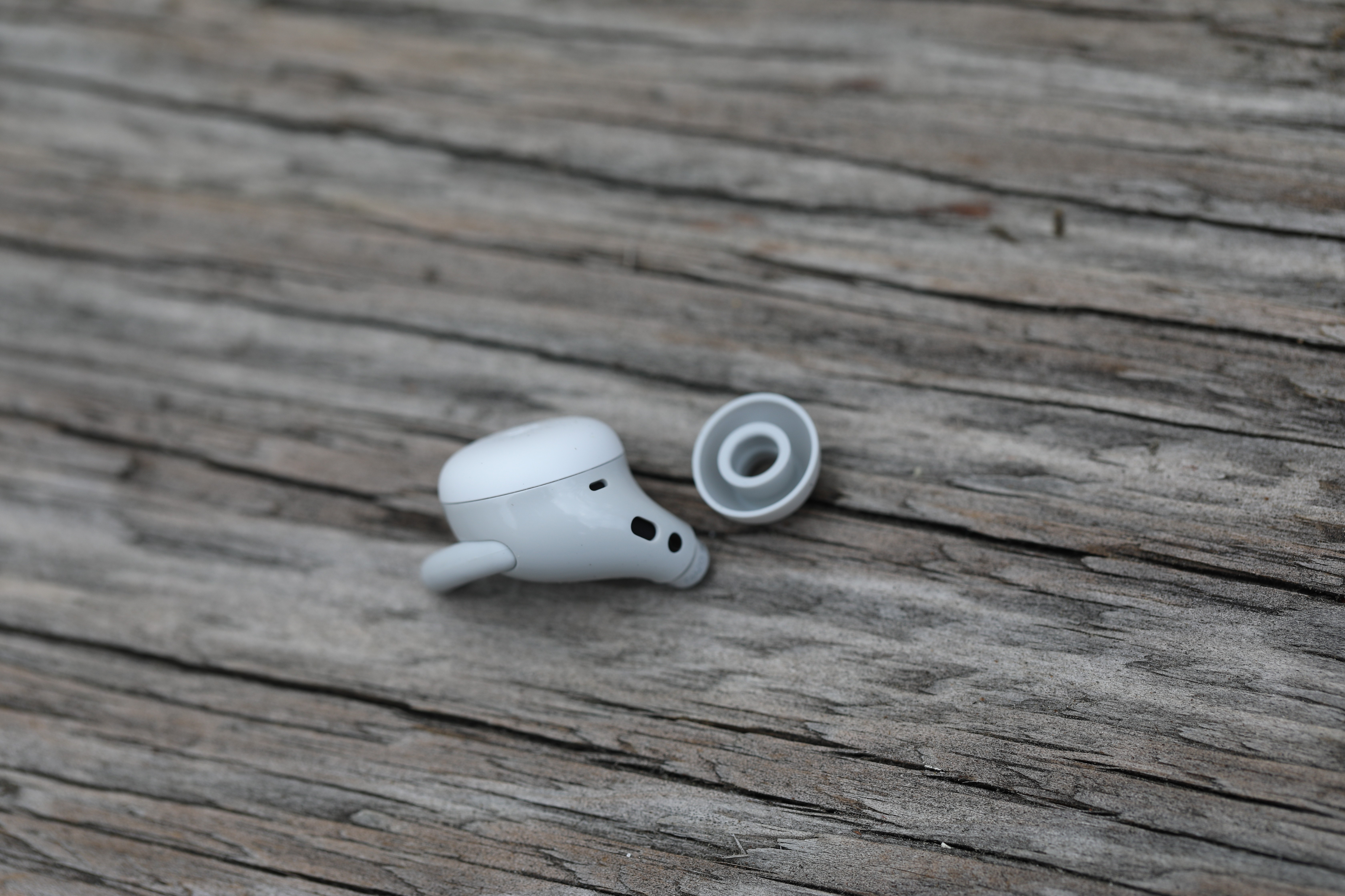 google’s pixel buds a series are an exercise in earbud cost cutting